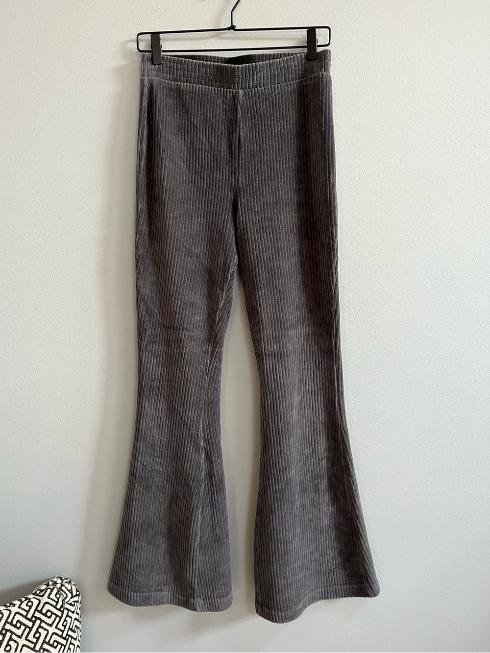 Aerie Groove-On Ribbed Velour High Waisted Flare Pants Size Medium Campus Lounge